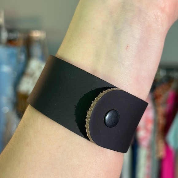 Dark Brown Leather Bracelet with Concho - Picture 2 of 2